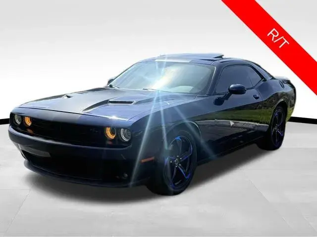 2016 Dodge Challenger R/T photo 3