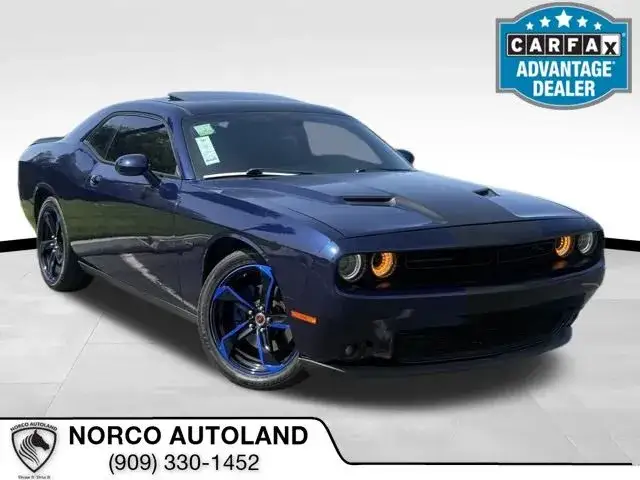 2016 Dodge Challenger R/T photo 1