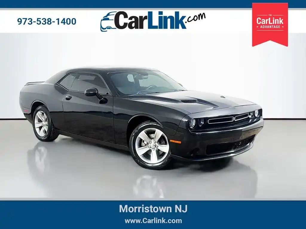 2016 Dodge Challenger SXT's photo