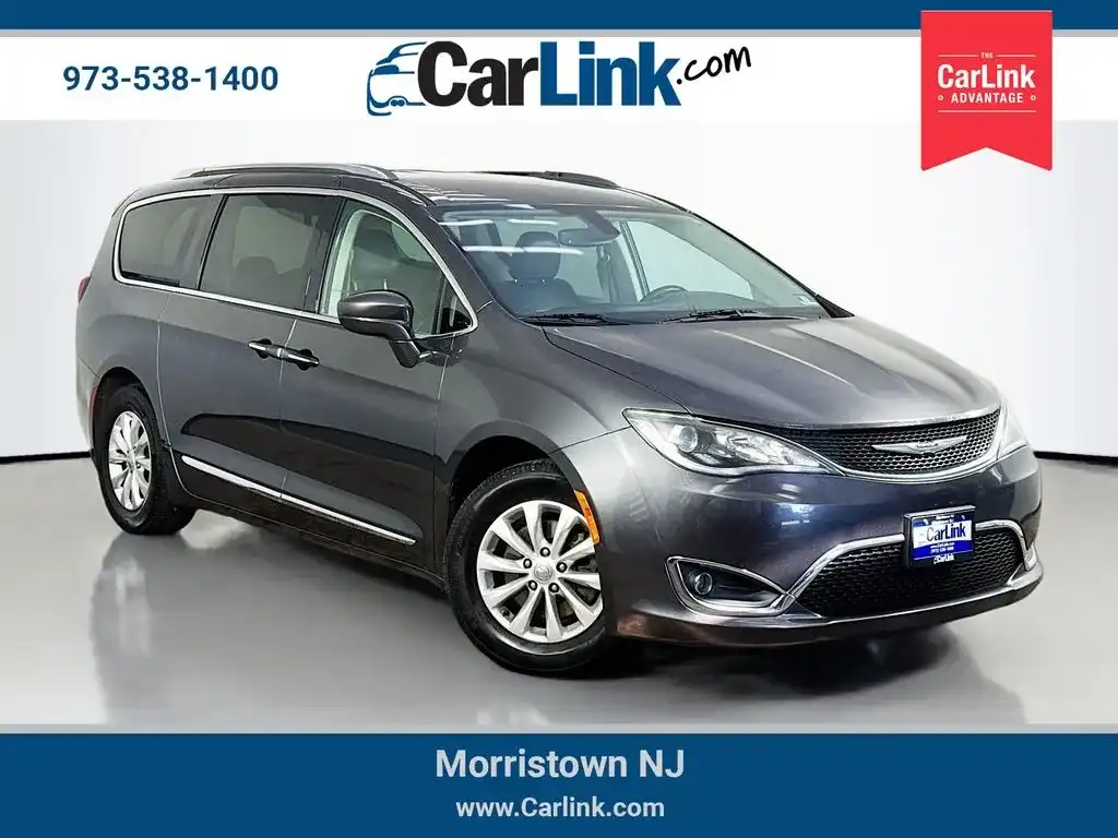 2019 Chrysler Pacifica Touring L's photo