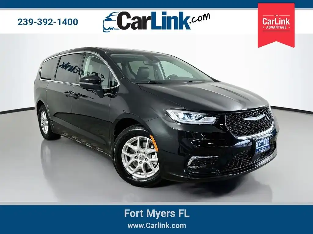 2023 Chrysler Pacifica Touring L's photo