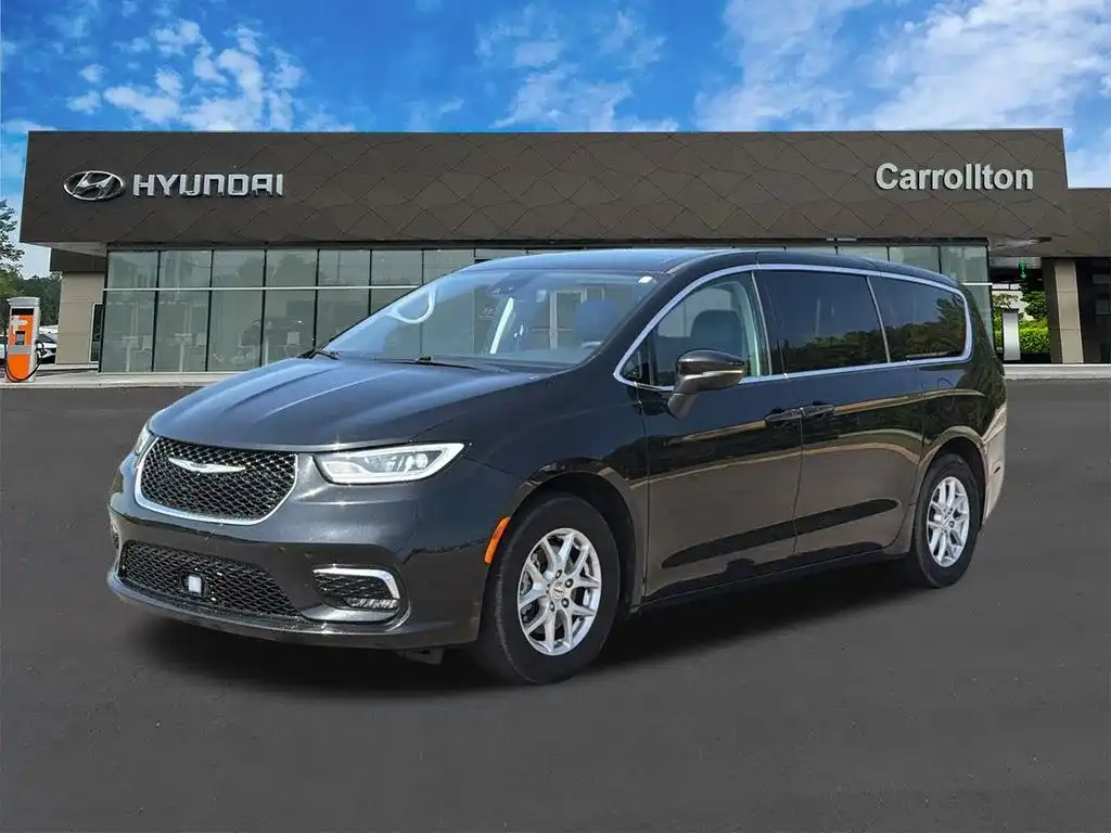 2023 Chrysler Pacifica Touring L's photo