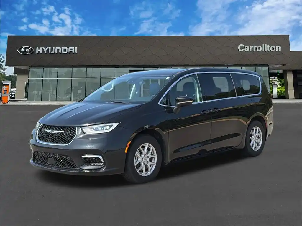 2023 Chrysler Pacifica Touring L's photo