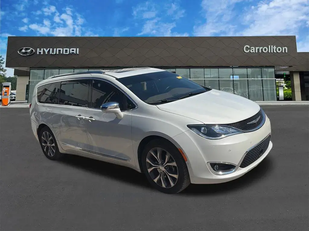 2017 Chrysler Pacifica Limited photo 4