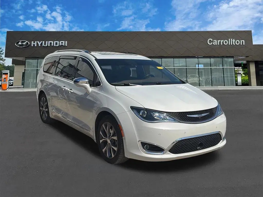 2017 Chrysler Pacifica Limited photo 3