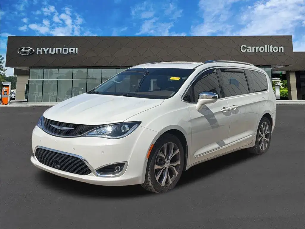 2017 Chrysler Pacifica Limited photo 1
