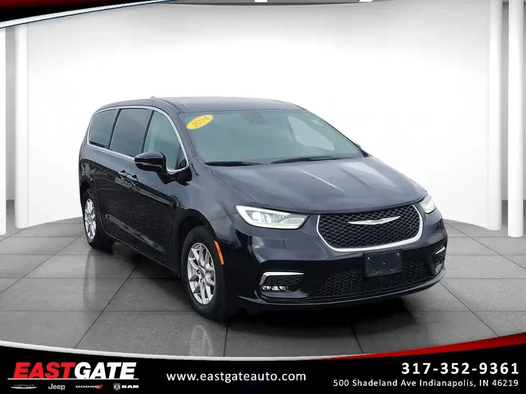 2024 Chrysler Pacifica Touring L's photo