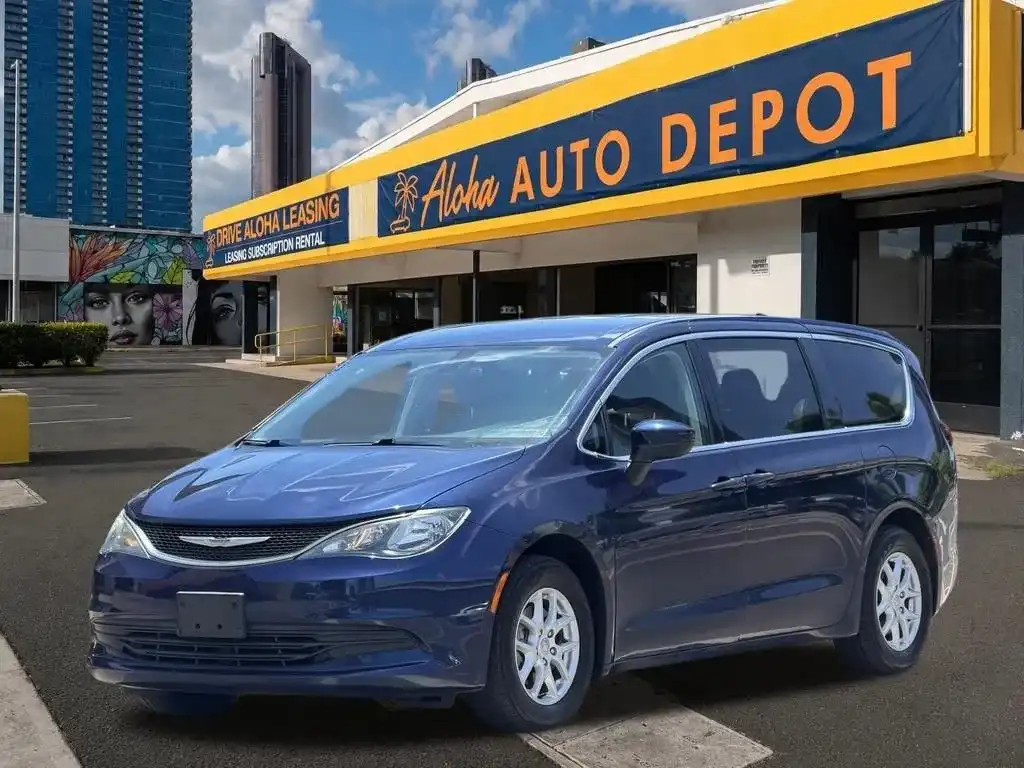 2020 Chrysler Voyager LX's photo