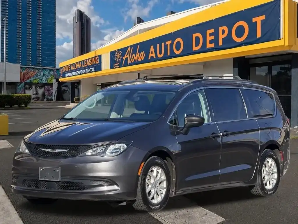 2021 Chrysler Voyager LXI's photo