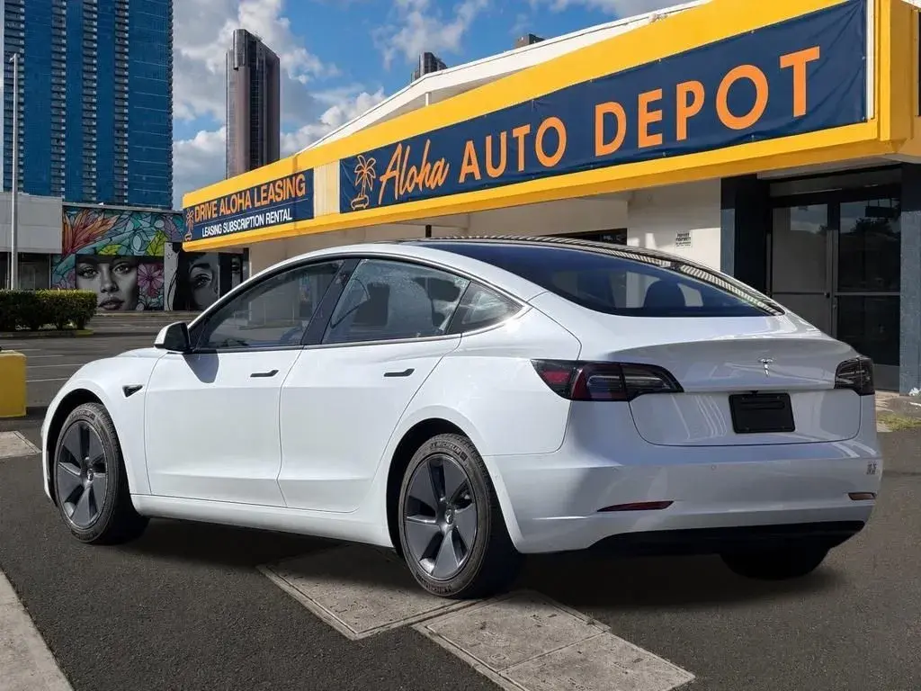 2022 Tesla Model 3 Standard Range Plus photo 3