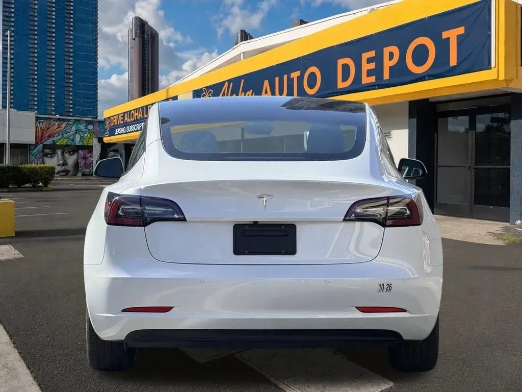 2022 Tesla Model 3 Standard Range Plus photo 4