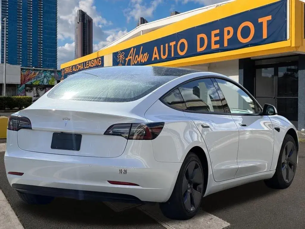 2022 Tesla Model 3 Standard Range Plus photo 5