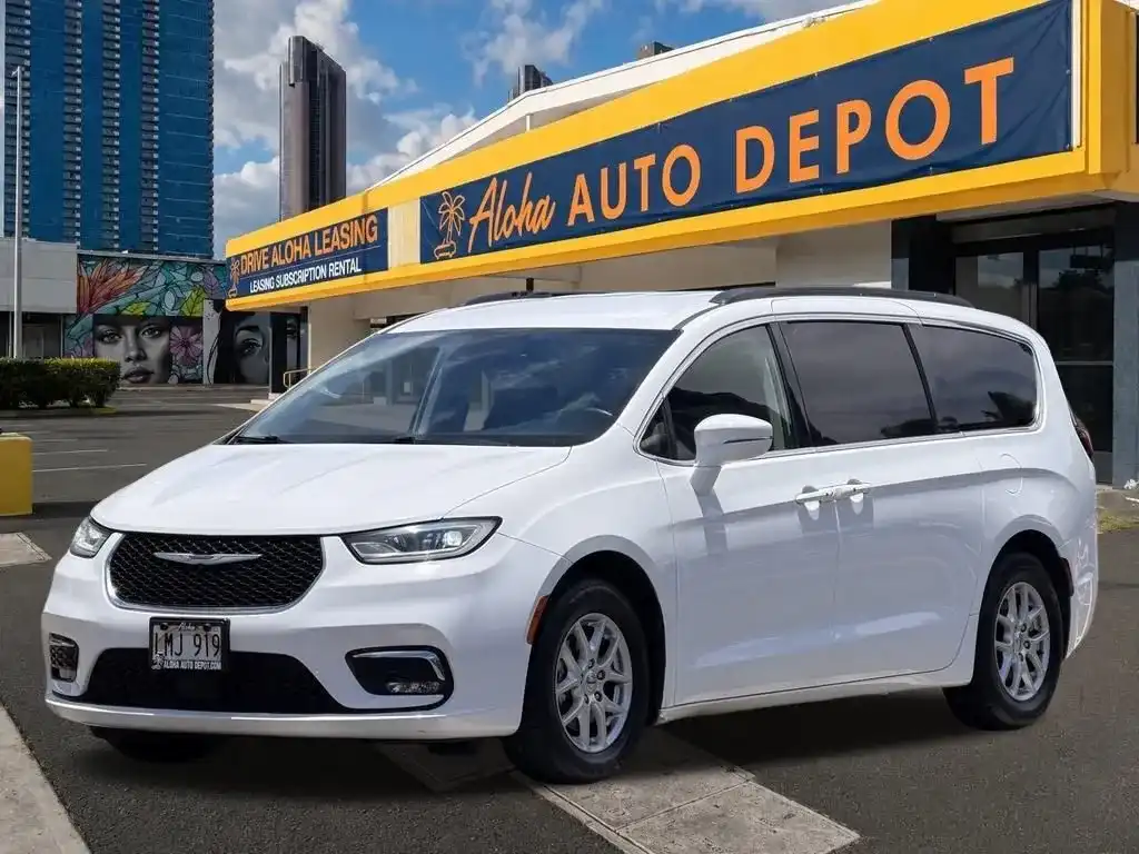 2022 Chrysler Pacifica Touring L's photo