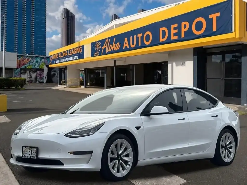 2021 Tesla Model 3 Standard Range Plus's photo