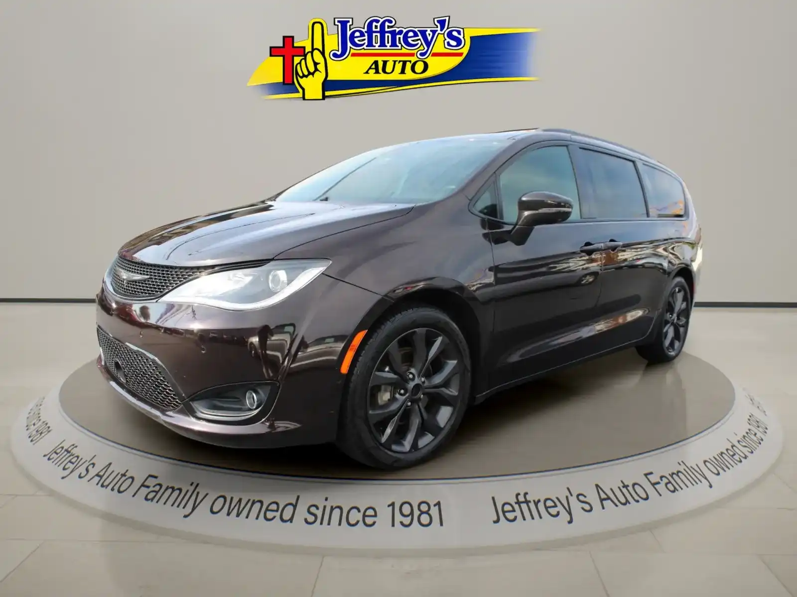 2018 Chrysler Pacifica Limited's photo