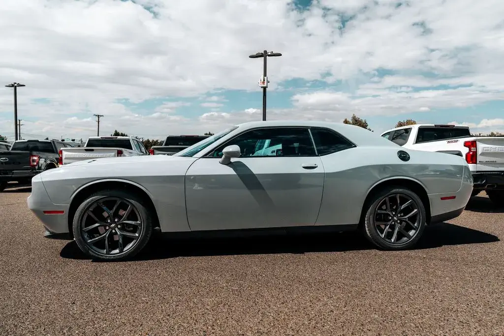 2021 Dodge Challenger SXT Auto photo 4
