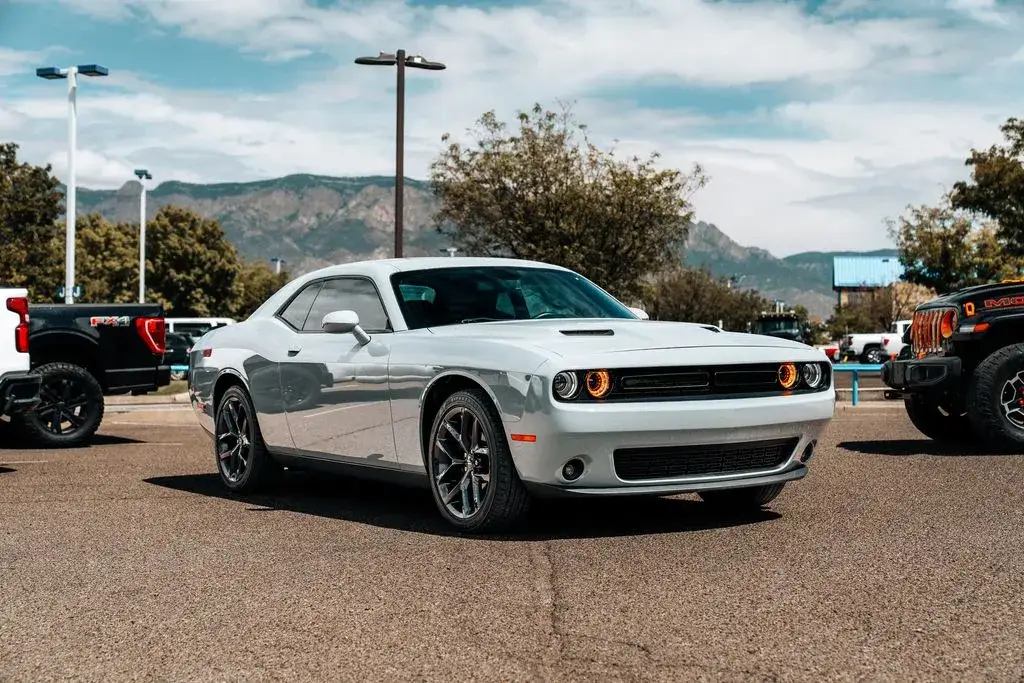2021 Dodge Challenger SXT Auto photo 1