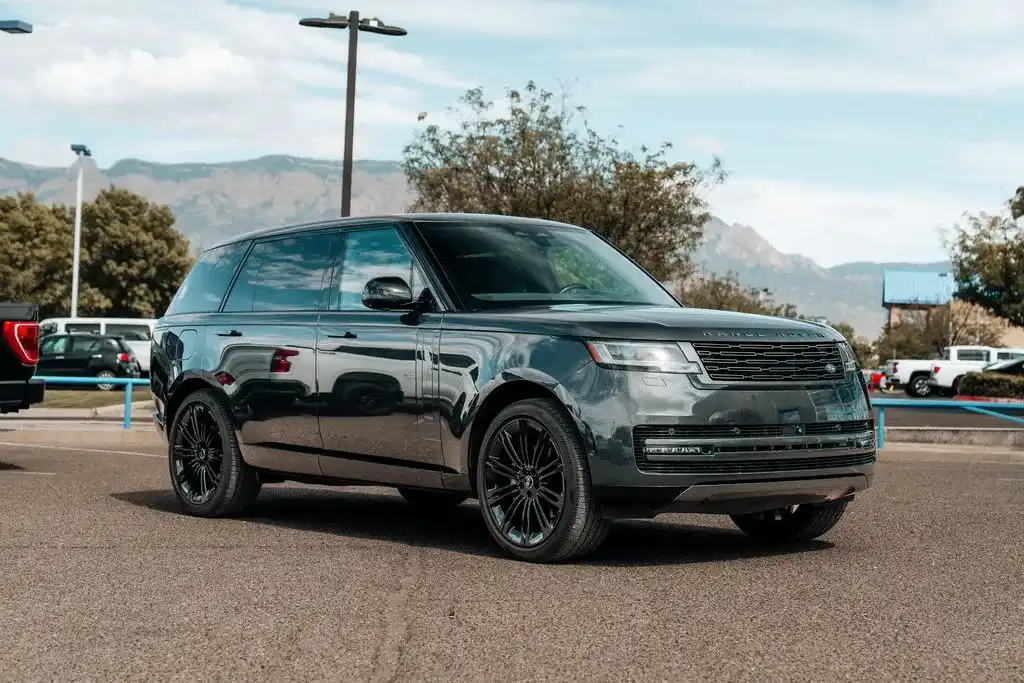 2025 Land Rover Range Rover 3.0 SE LWB 7's photo