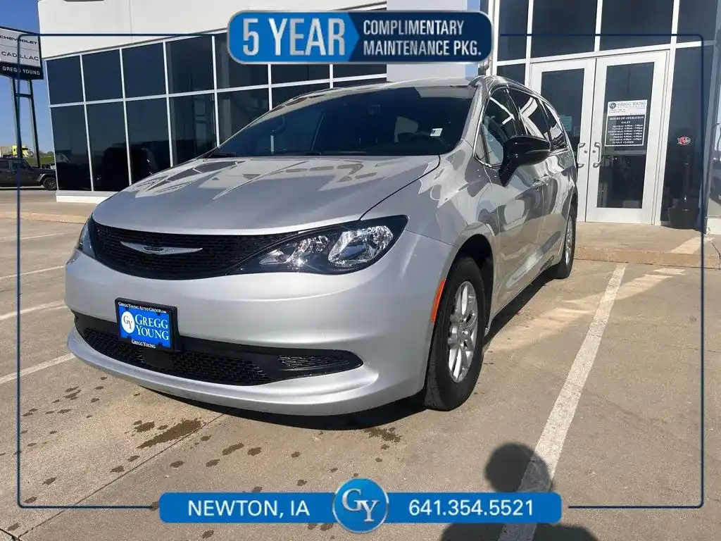 2026 Chrysler Voyager LX's photo