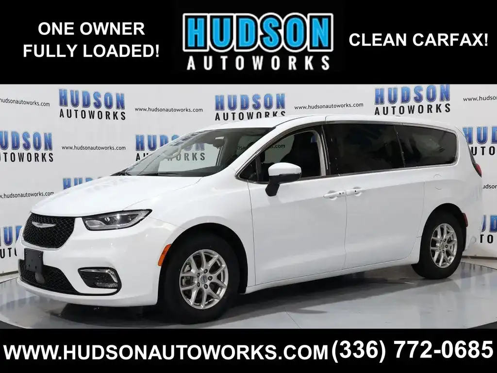 2019 Chrysler Pacifica Limited's photo