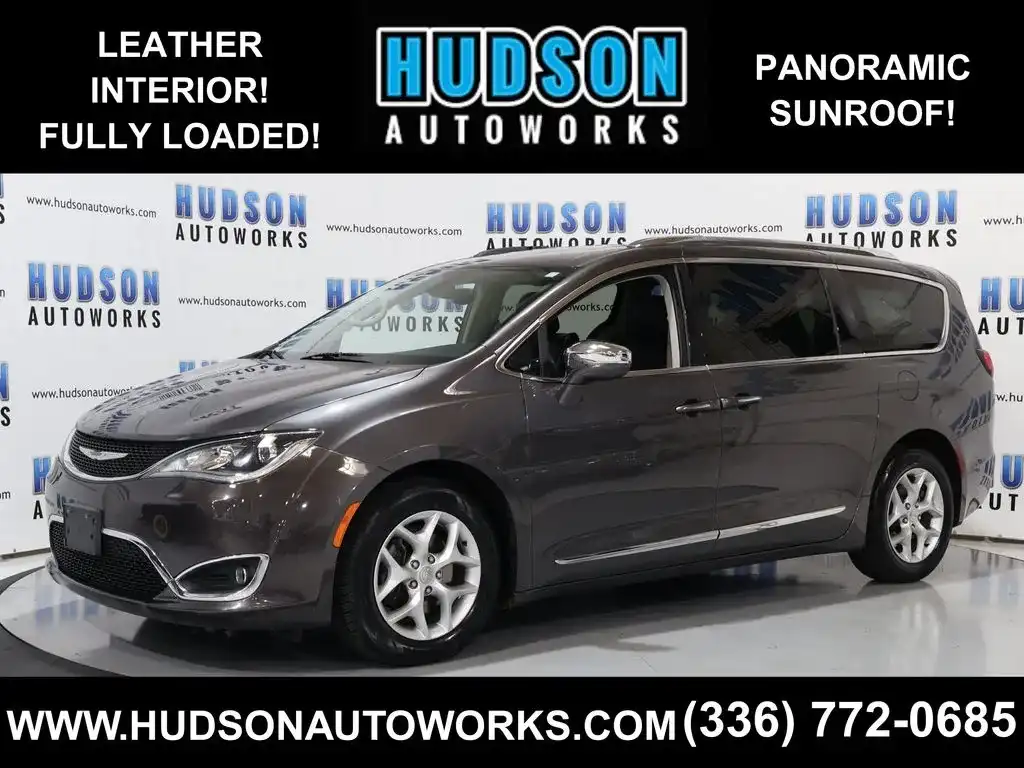 2020 Chrysler Pacifica Limited's photo