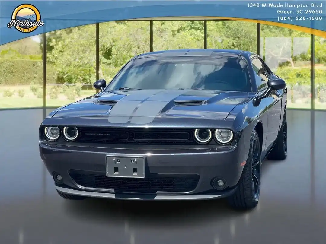2016 Dodge Challenger SXT Plus's photo