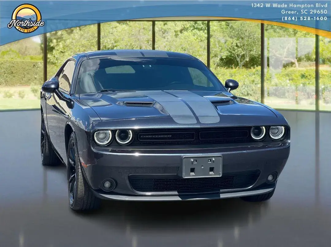 2016 Dodge Challenger SXT Plus photo 4