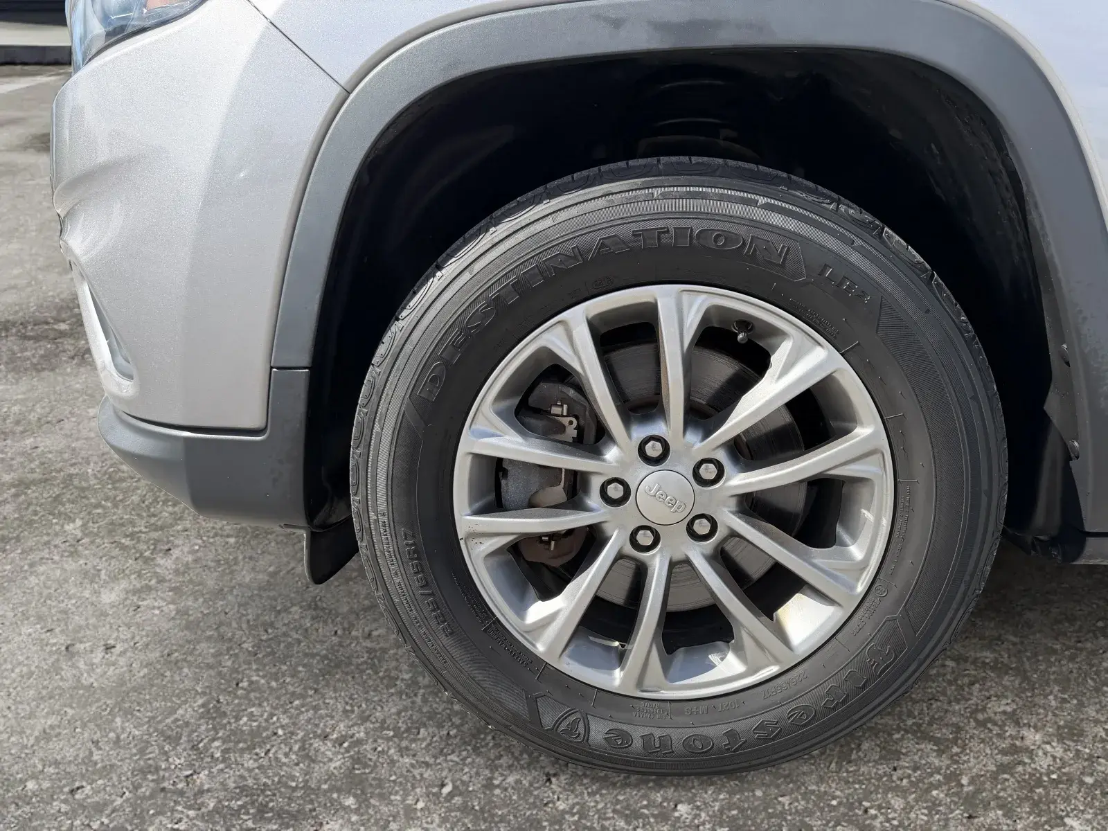 2019 Jeep Cherokee Latitude Plus 4X4 photo 5