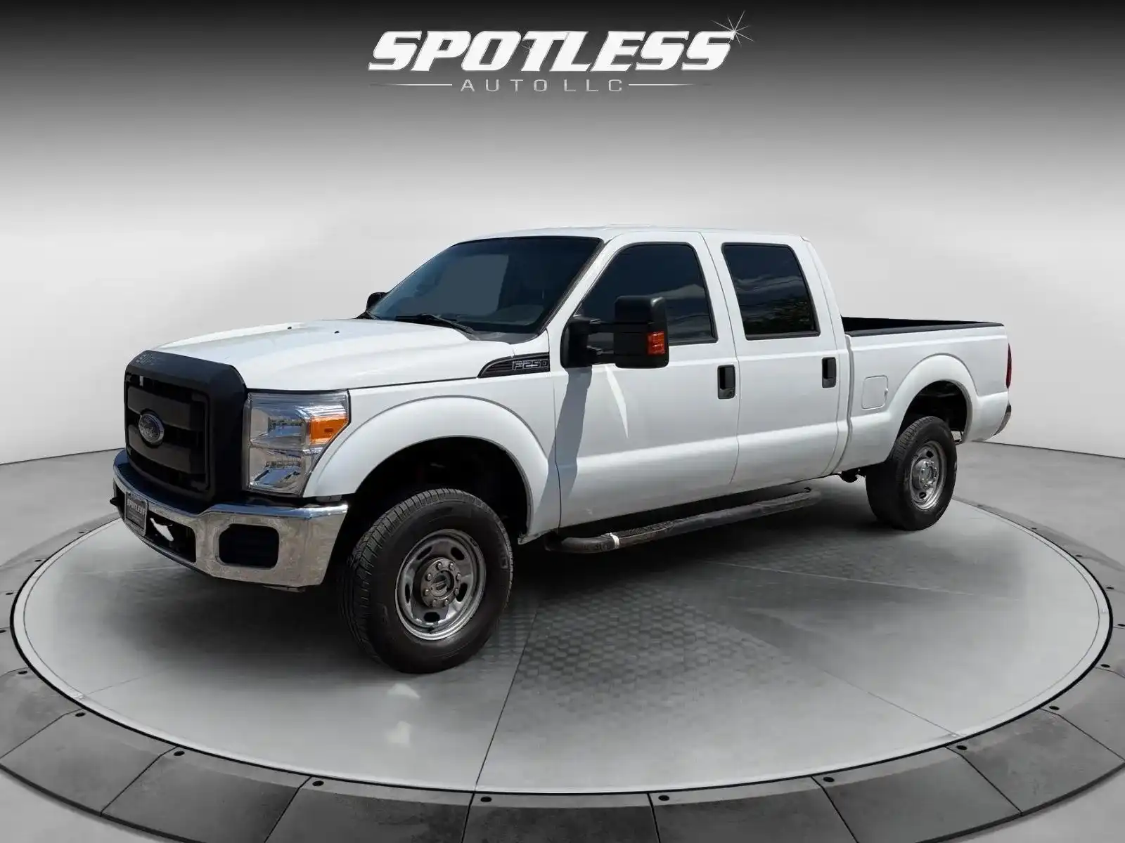 2014 Ford F-250 XL 4WD Crew Cab 172 in's photo