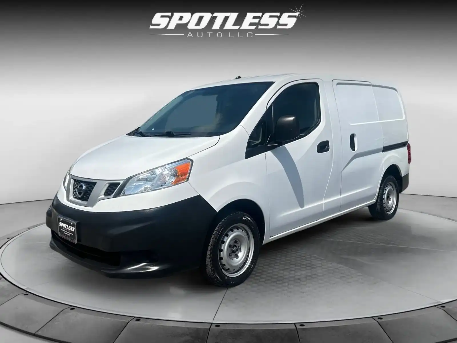 2018 Nissan NV200 S's photo