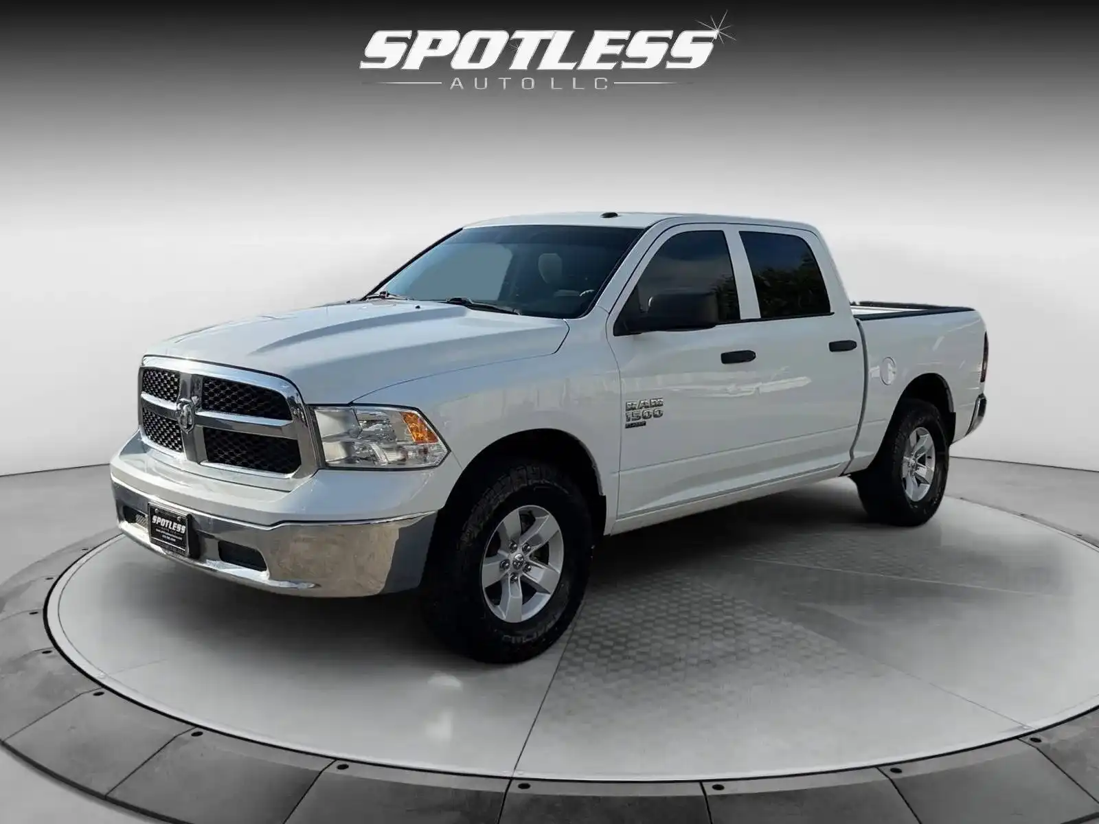 2022 RAM 1500 Classic Tradesman 4WD Crew Cab 5'7's photo