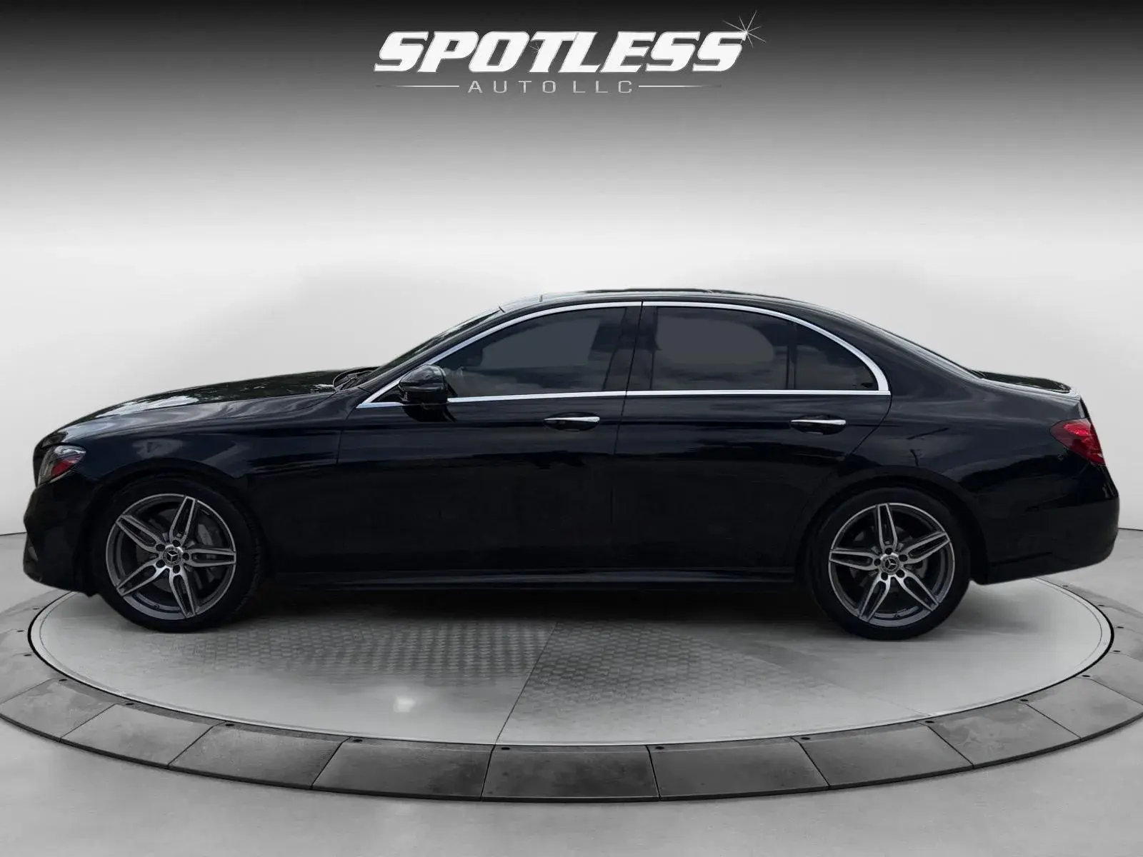 2018 Mercedes-Benz E-Class E300 photo 4