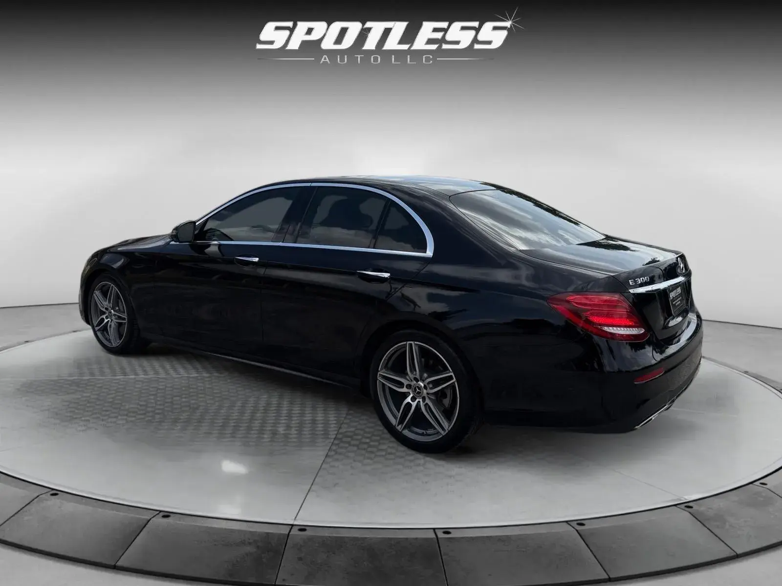 2018 Mercedes-Benz E-Class E300 photo 5