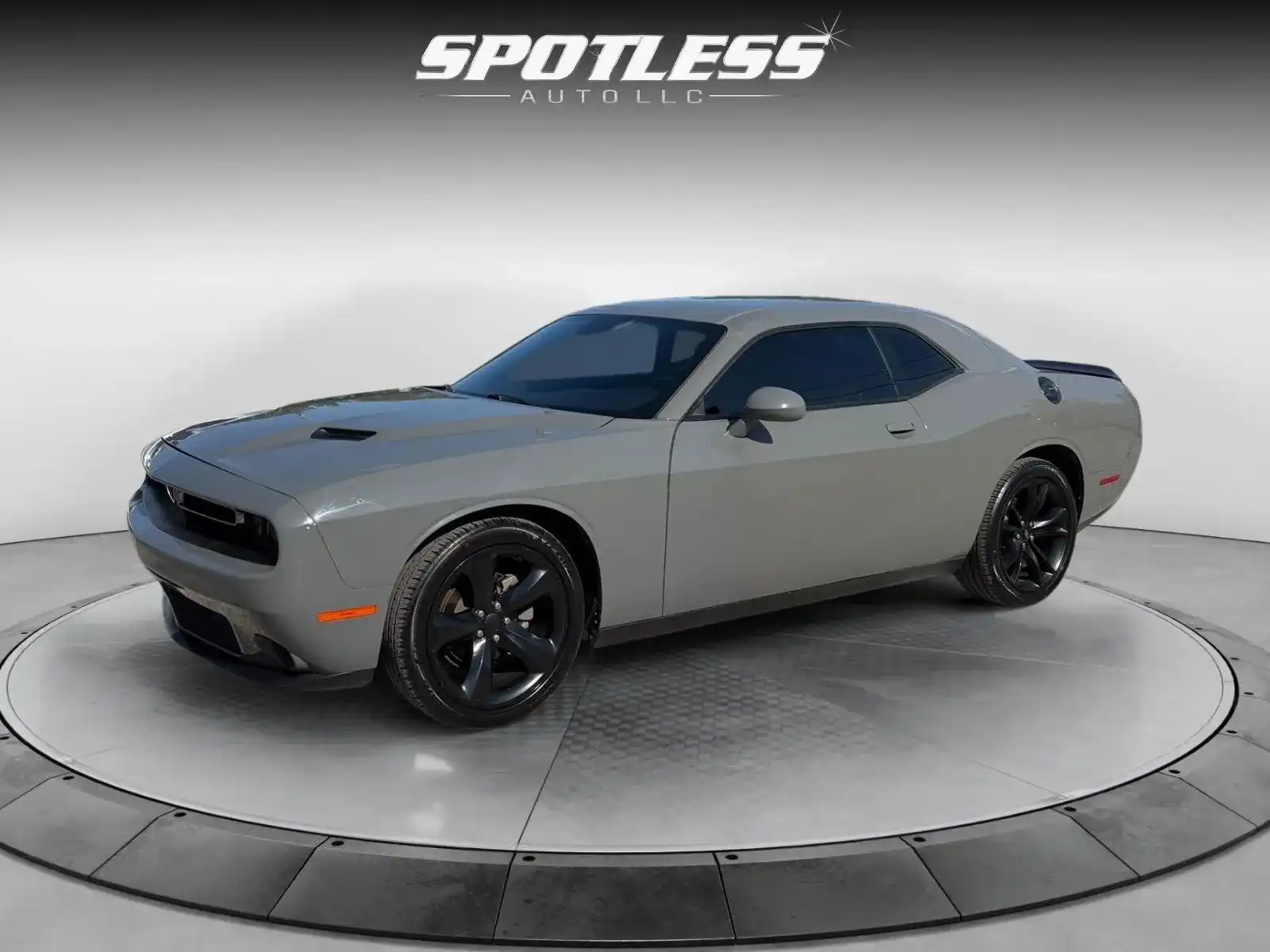 2018 Dodge Challenger SXT's photo