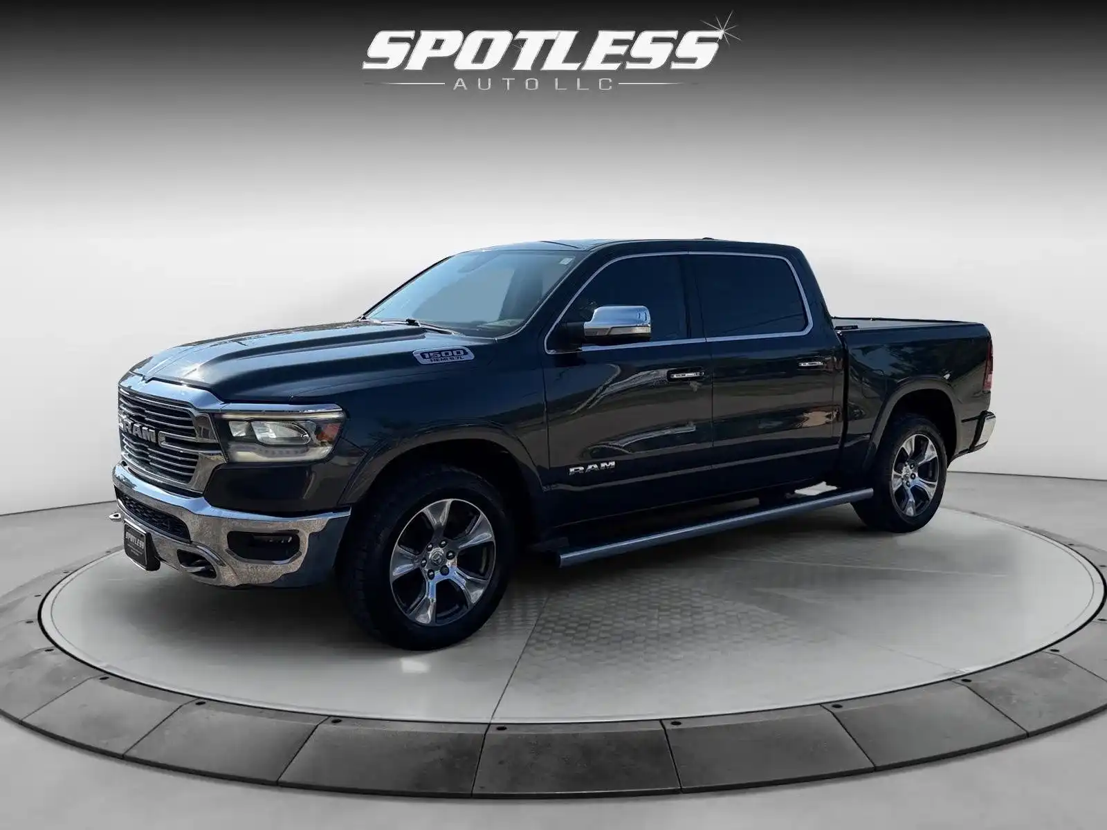 2019 RAM 1500 Laramie 4x4 Crew Cab 5'7's photo