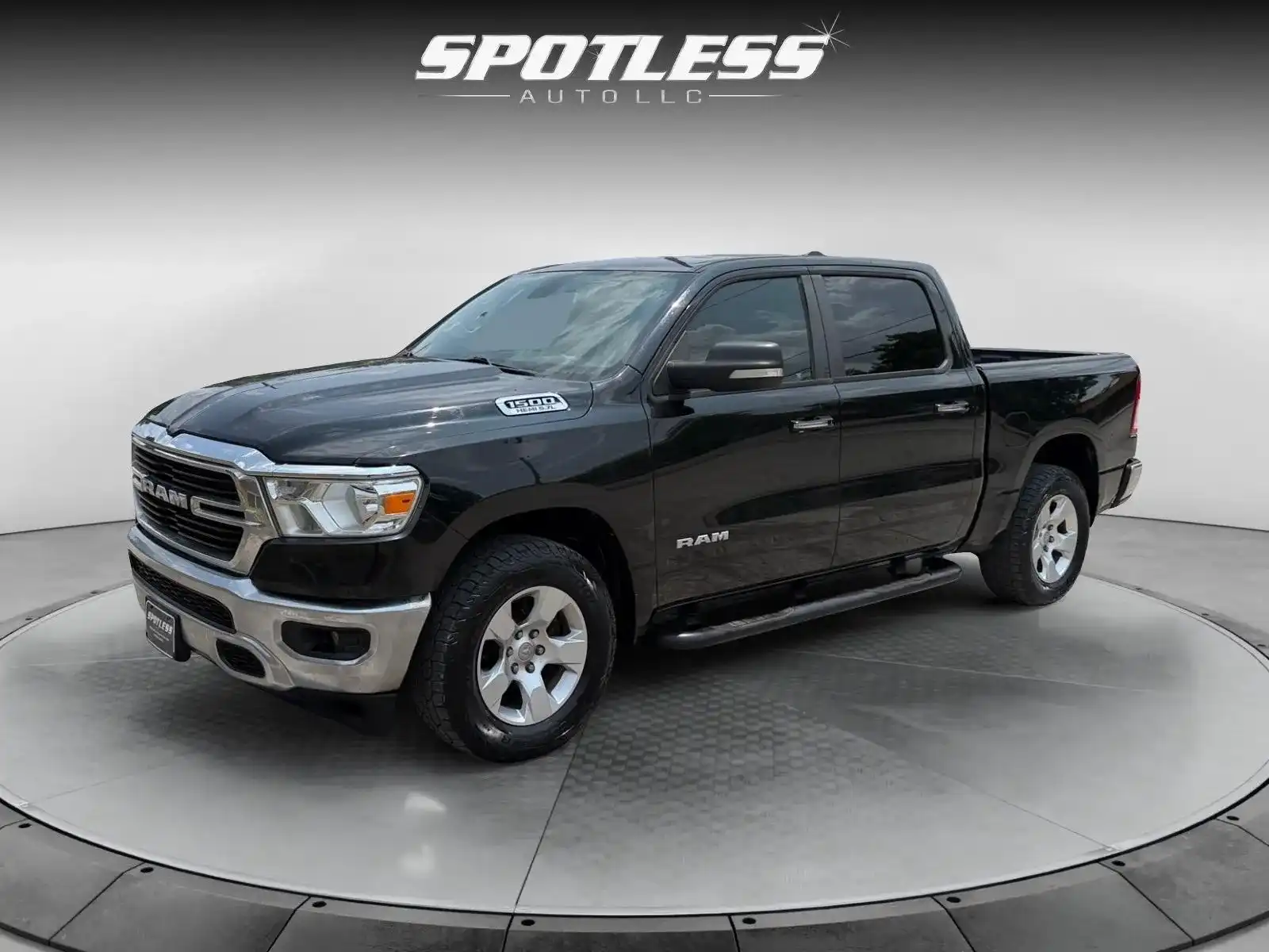 2020 RAM 1500 Big Horn/Lone Star 4x4 Crew Cab 5'7's photo