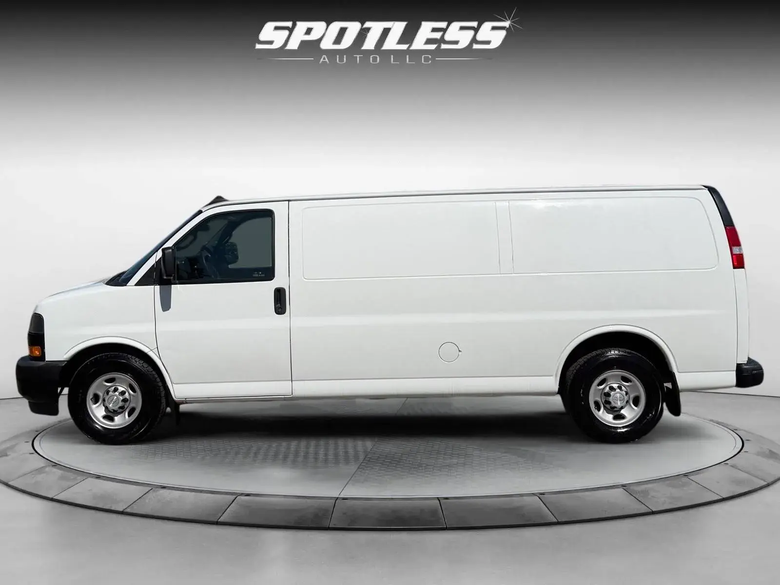 2019 Chevrolet Express Work Van 3500 Extended photo 3