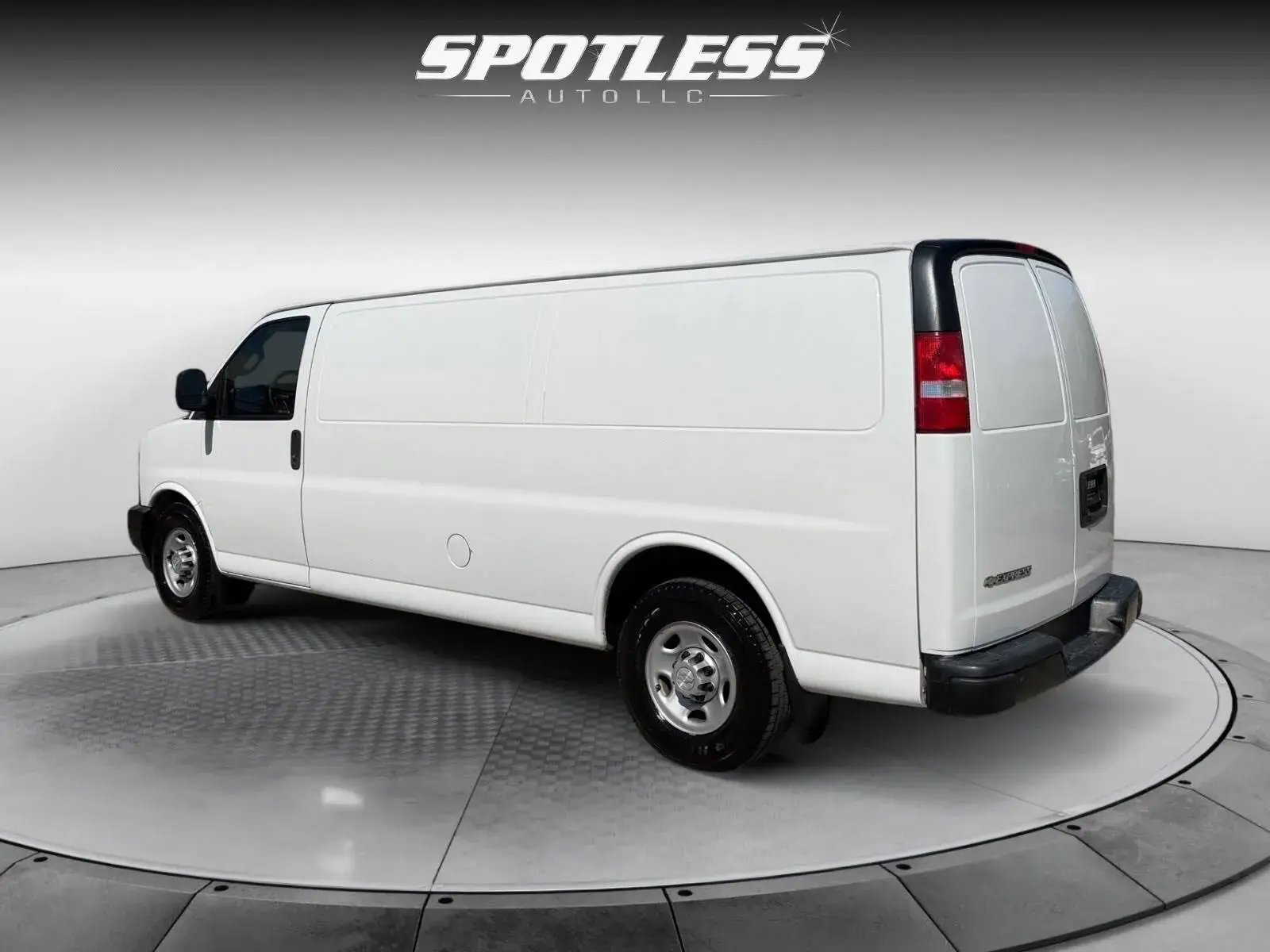 2019 Chevrolet Express Work Van 3500 Extended photo 4