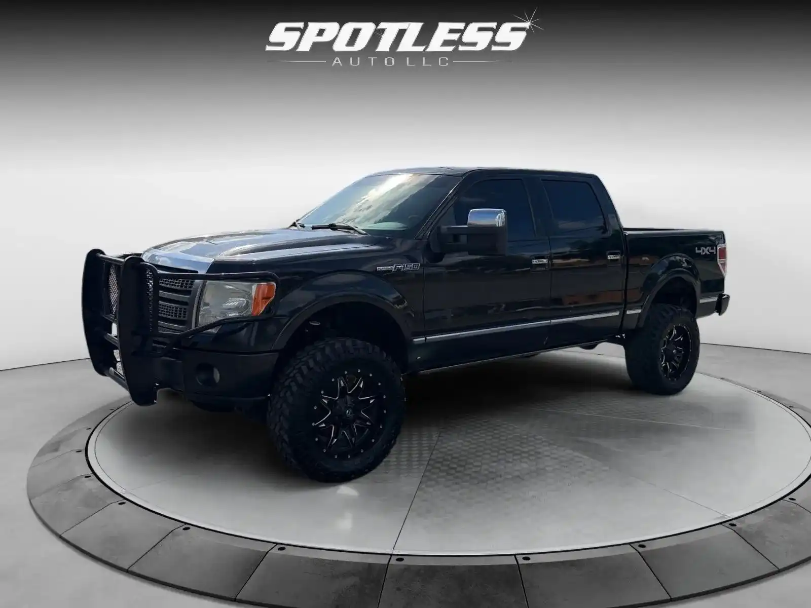 2010 Ford F-150 XL 4WD SuperCrew 145 in's photo