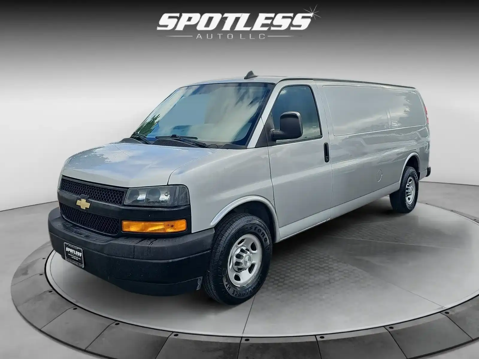 2019 Chevrolet Express 3500 Extended Work Van's photo