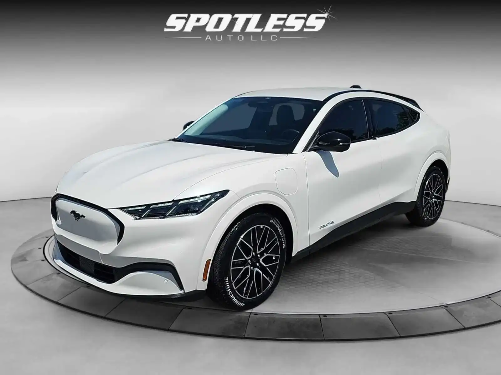 2025 Ford Mustang-Mach-e Premium's photo