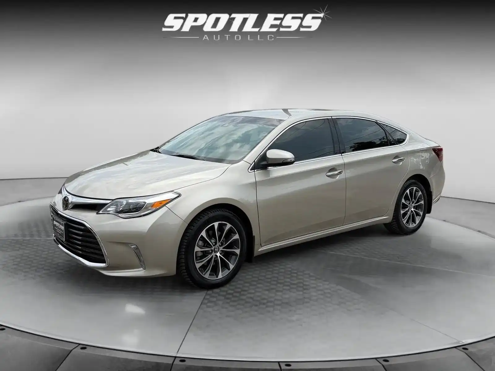 2017 Toyota Avalon XLE's photo
