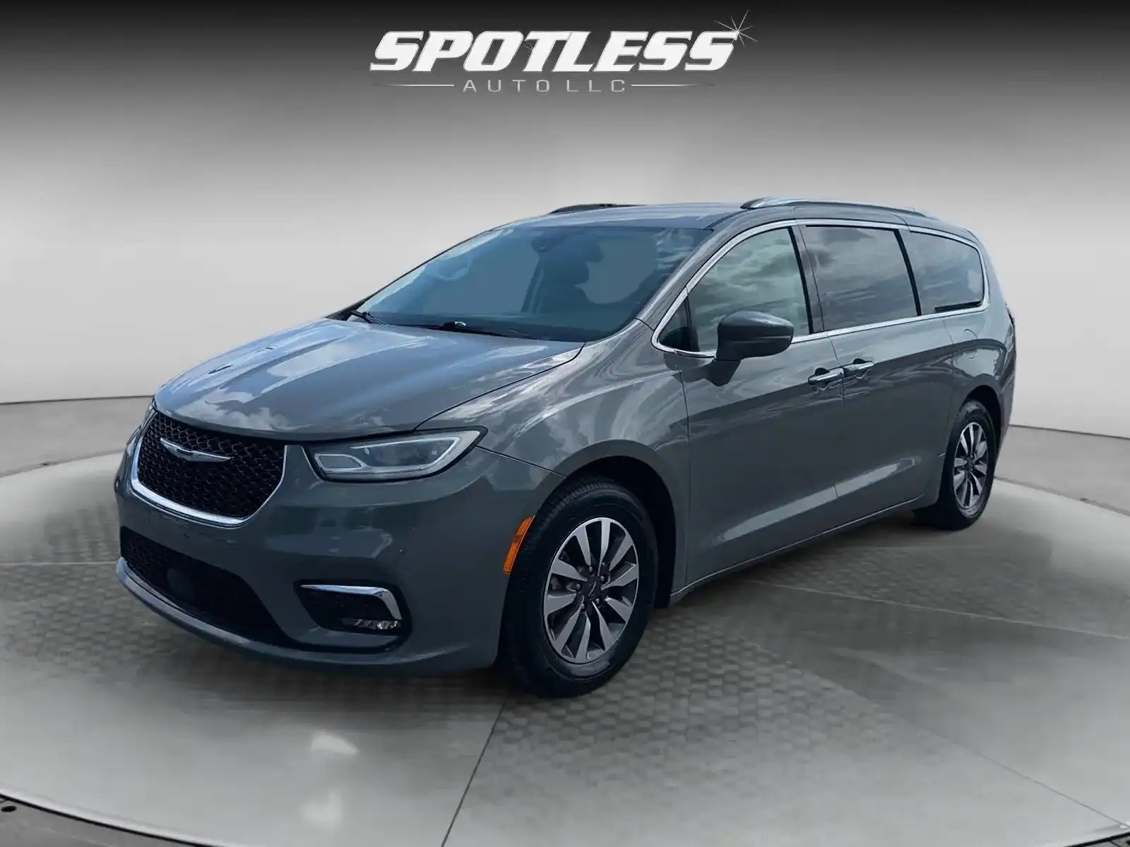 2021 Chrysler Pacifica Touring L's photo