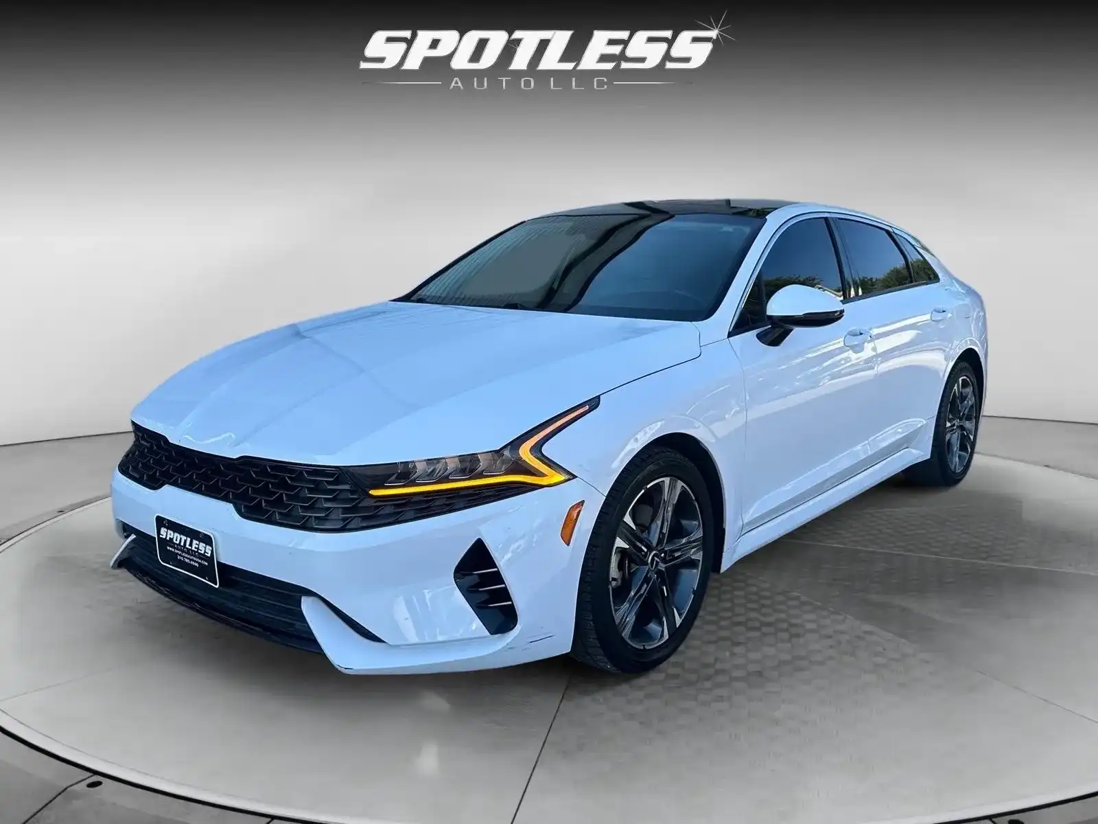 2021 Kia Optima EX FWD's photo