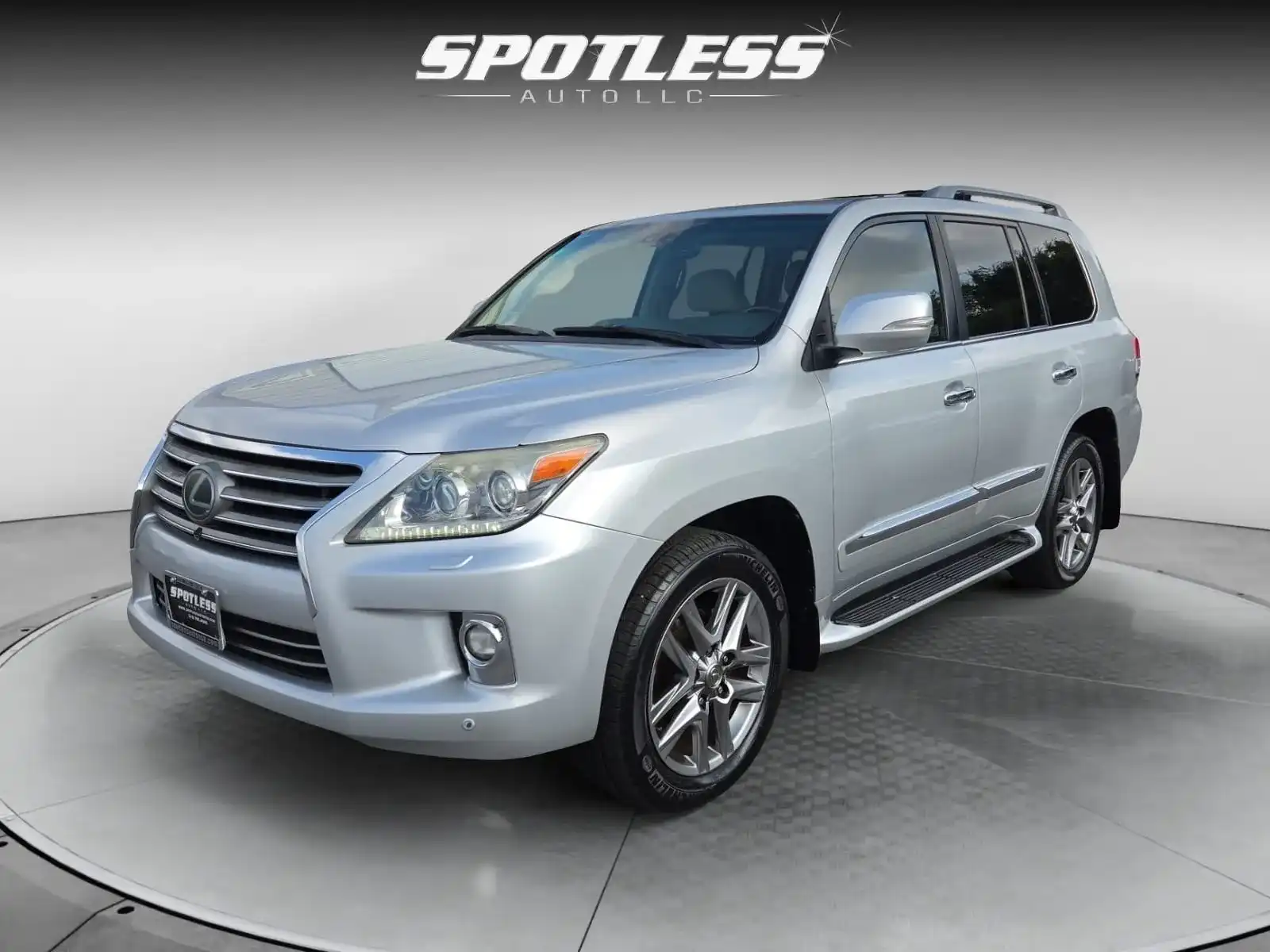 2014 Lexus LX 600 570's photo