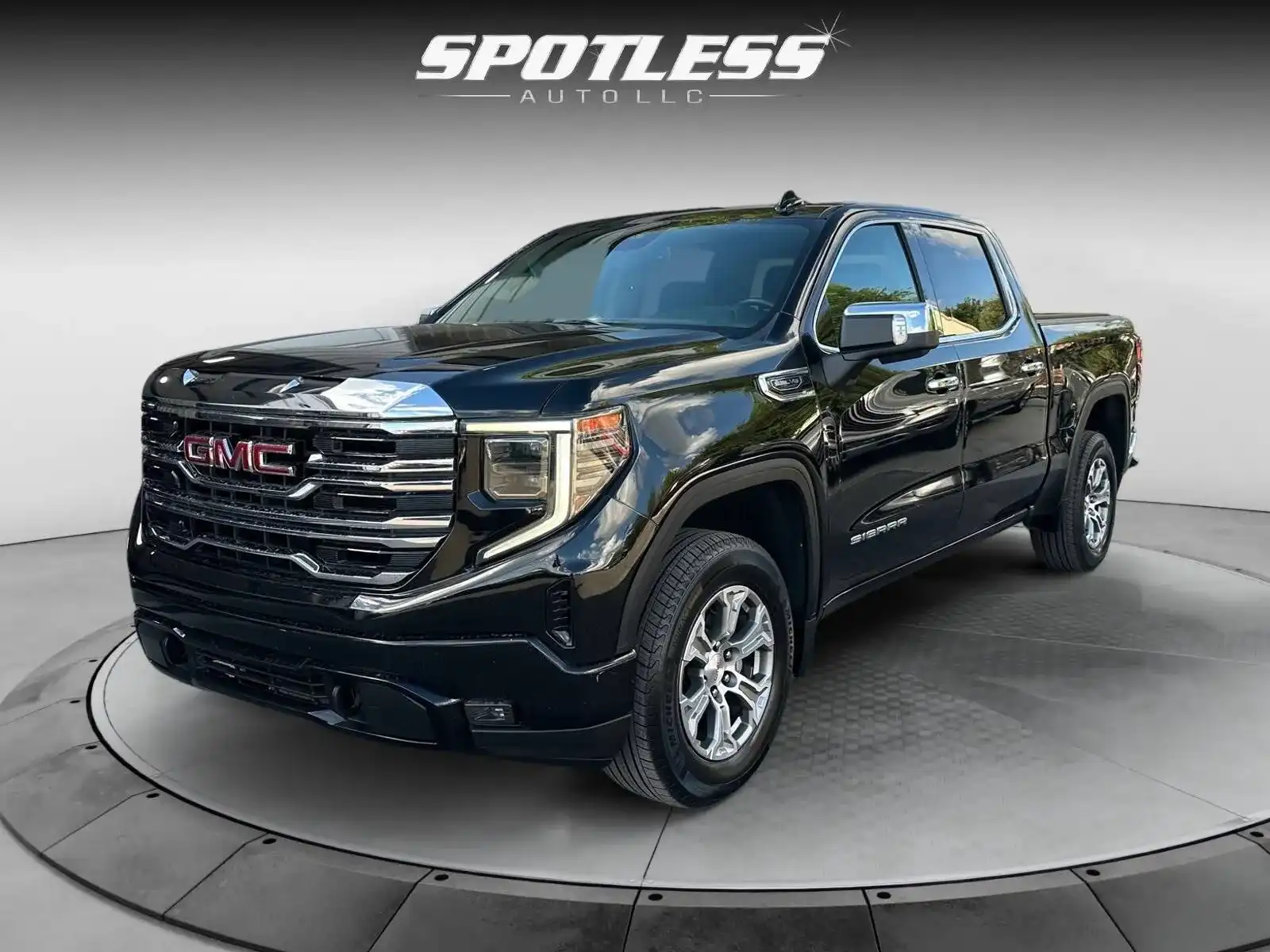 2024 GMC Sierra SLT 2WD Crew Cab Short Box's photo