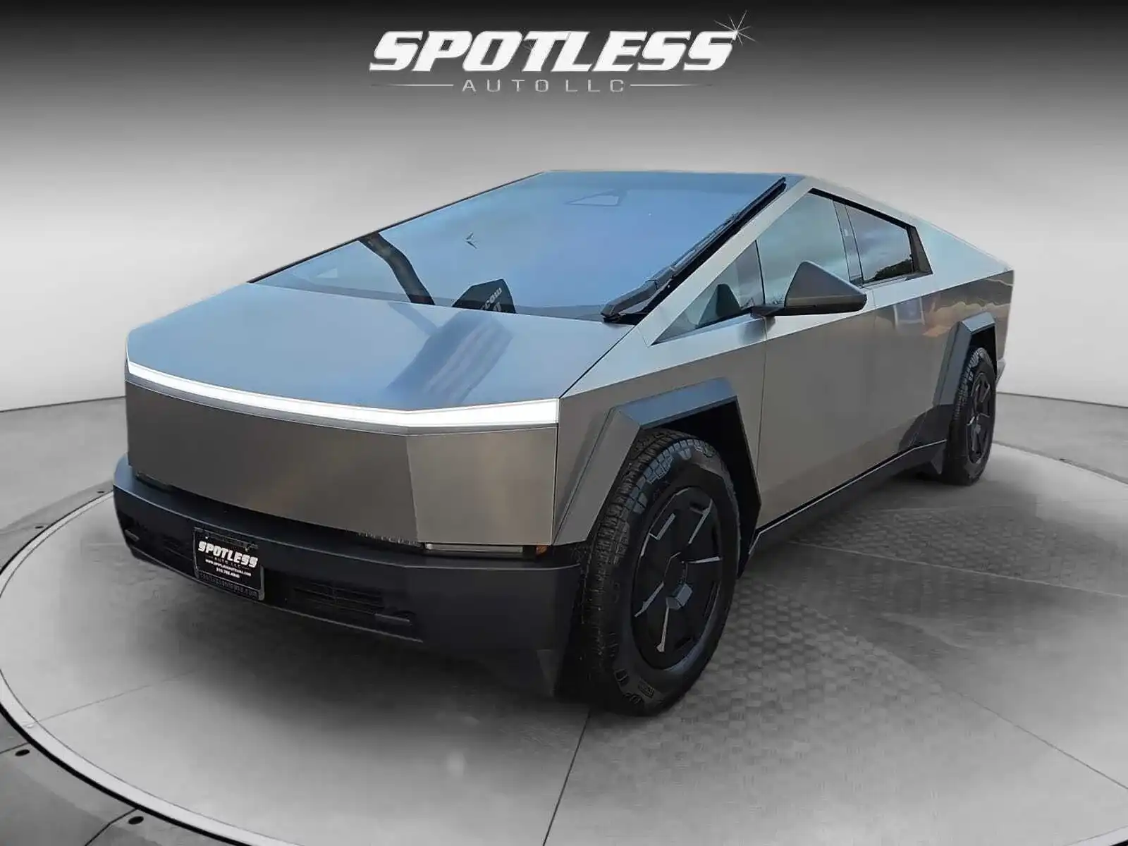 2024 Tesla Cybertruck AWD's photo