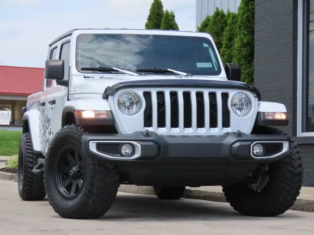 2023 Jeep Gladiator Overland's photo