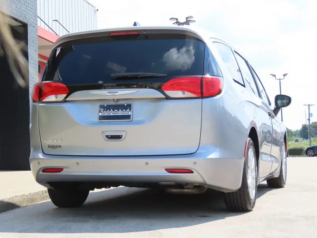 2018 Chrysler Pacifica L photo 5