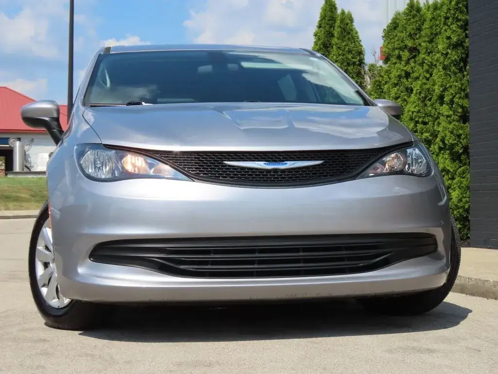 2018 Chrysler Pacifica L photo 1